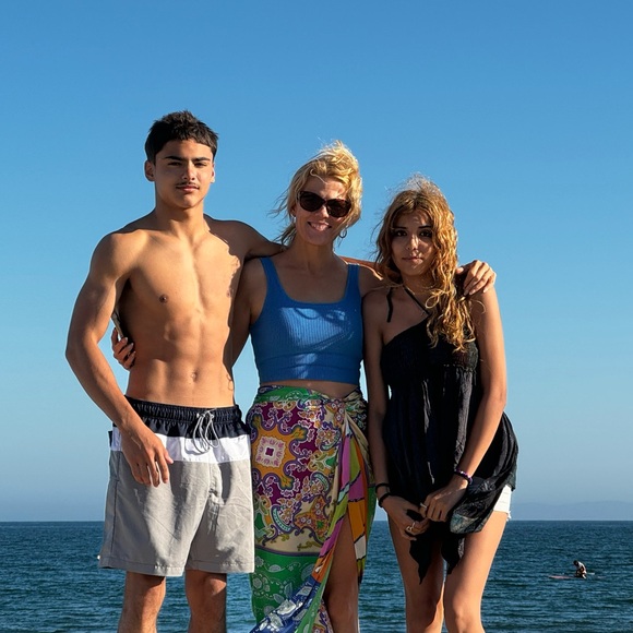 Meet your Posher, Sabrina - Picture 2 of 6